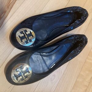 Tory Burch Minnie ballet flats black with gold tone logo